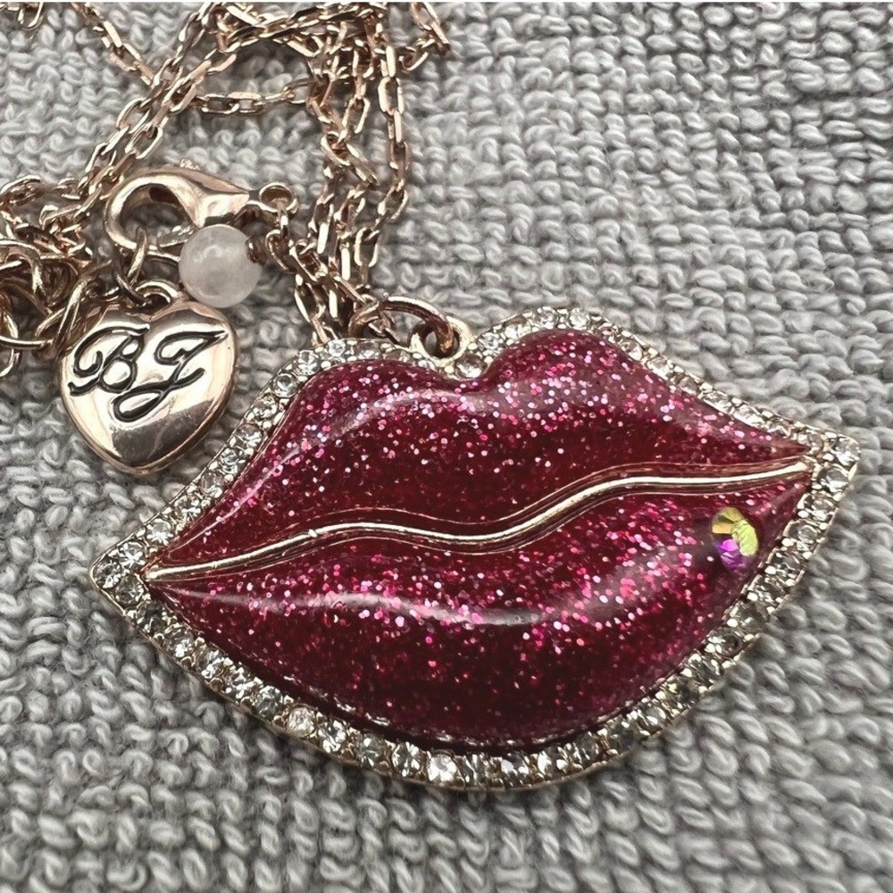 Betsey Johnson Lips Necklace Rhinestones Glitter Rose Gold Tone Chain 18-20"